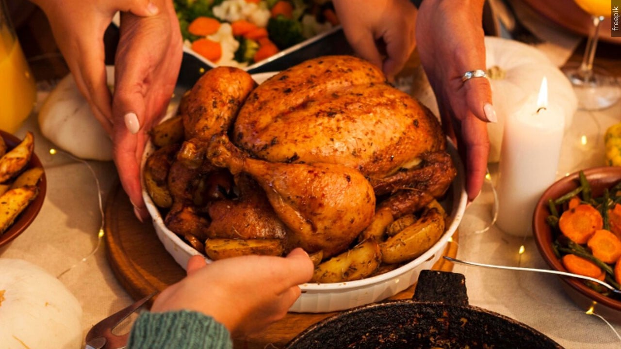 Schnucks offers complete Thanksgiving meal for family of ten for forty dollars