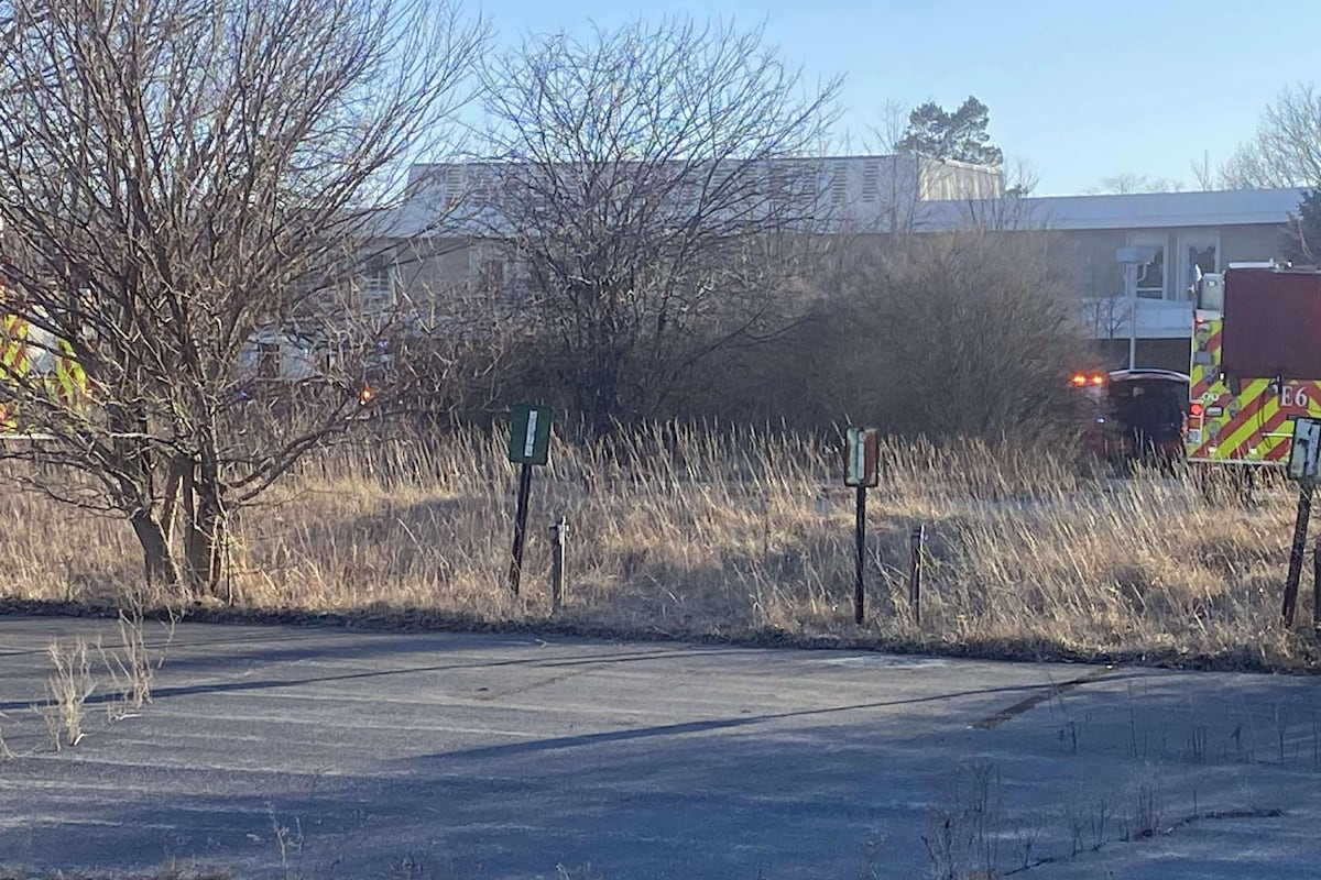 Crews respond to fire at abandoned Singer Mental Health Center in Rockford