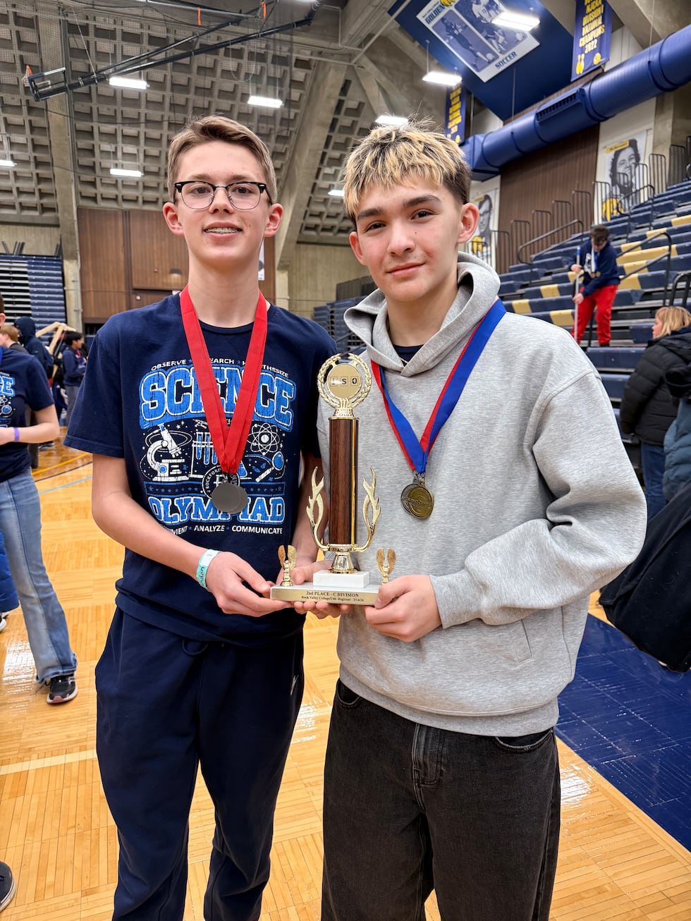 Landon Moore and Grayson Szeto win 2nd place for their helicopter