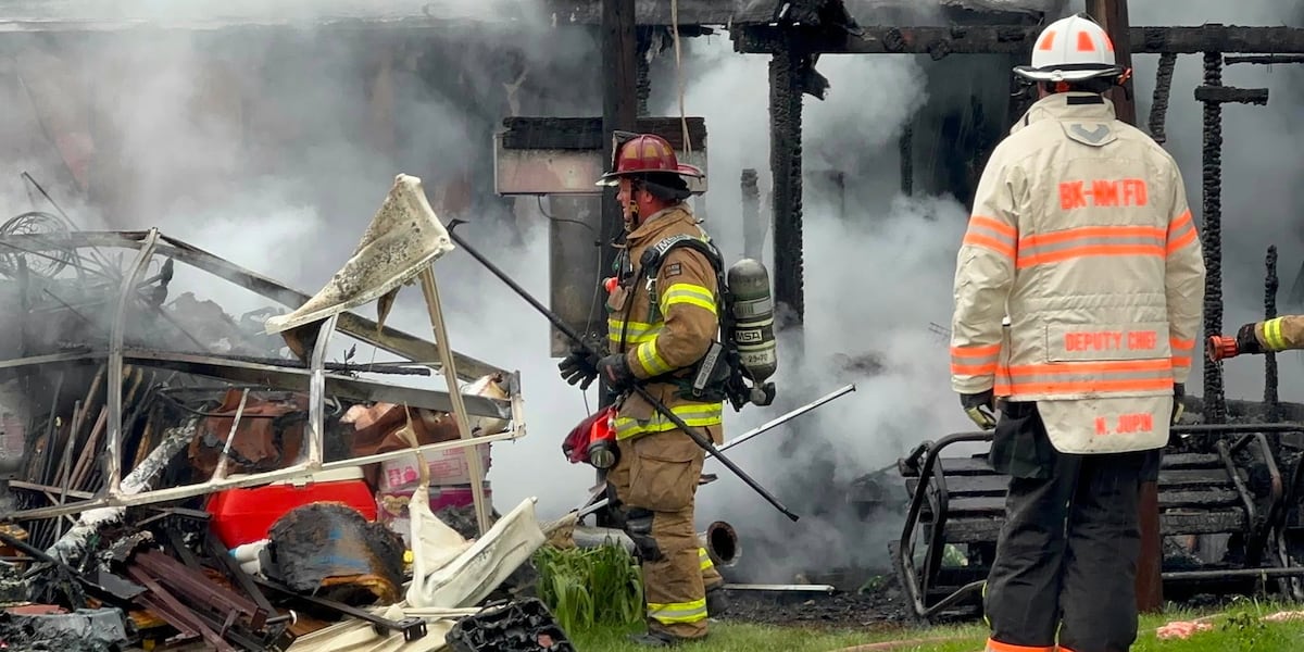Crews battle mobile home fire on Macon Drive in Rockford Firefighters are on the scene of a mobile home fire Sunday afternoon.
