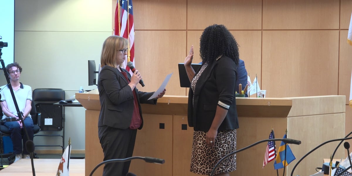 Janessa Neal sworn in as Rockford's acting mayor
