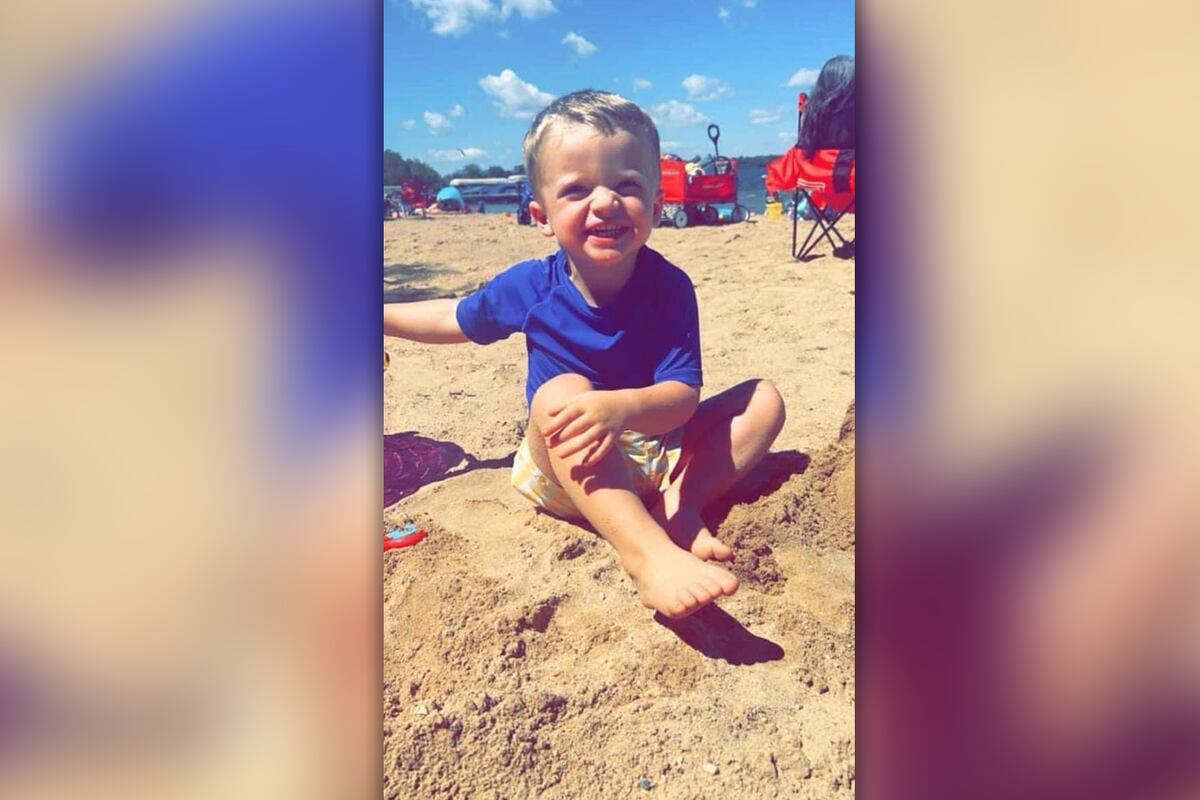 Iowa 3-year-old drowns in pool in Machesney Park